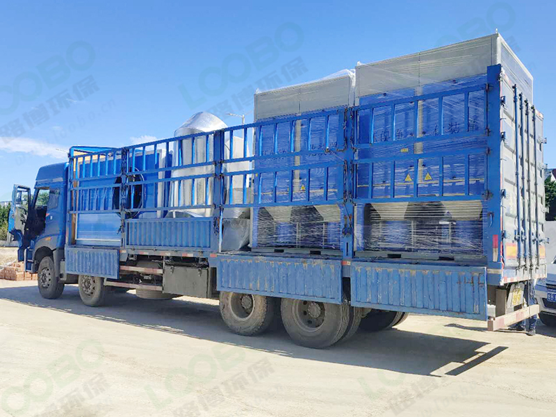 濾筒除塵器發(fā)貨現(xiàn)場.jpg 濾筒除塵器發(fā)貨現(xiàn)場.jpg