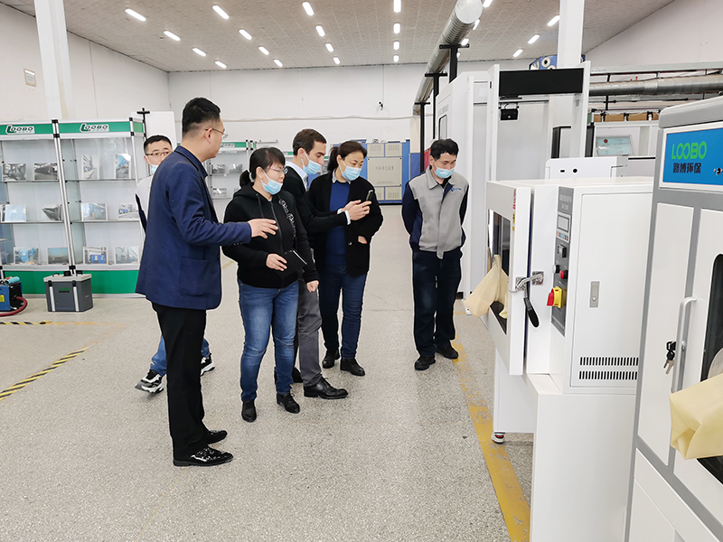 聚焦友好合作，客戶(hù)到訪(fǎng)路博環(huán)保參觀(guān)考察 (3).jpg